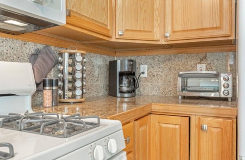 Summit Cove House | Lake Ridge Luxe | Hot Tub Ski Locker Sleeps 8!