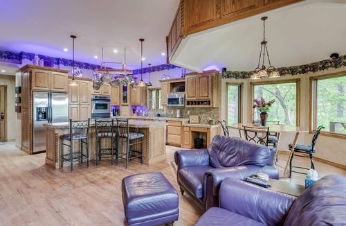 Proctor House | Lake Tenkiller Family Friendly Estate on the Illinois River - Summer Getaway!