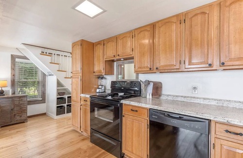 Copeland Cabin | Lake View Cabin couples getaway - family vacation with Private Boat/Swim Dock