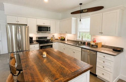 Alma Cabin | Lake Wabaunsee Lakefront Retreat. Dock, Pavilion Bar & 180 degree Lake Views