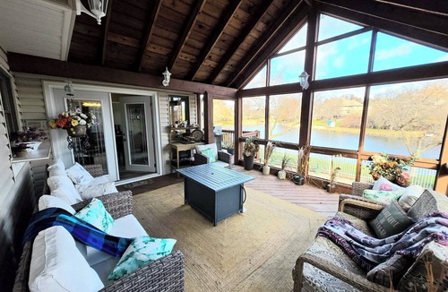 West Omaha House | Lakefront 4BD House. Private Lake, Pool, Hot Tub & SPA - Perfect Getaway Retreat