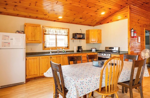 Ainsworth Cabin | Lakefront Duplex in Northwoods: Angler’s Haven!