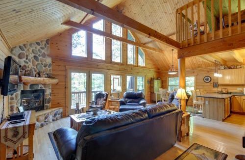 Hazelhurst House | Lakefront Hazelhurst Cabin: Dock & Pool Table