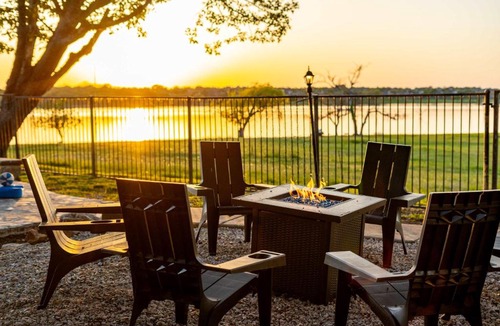 Rowlett House | Lakefront Luxe 5BR 2Bath Home with Pool & Hot Tub