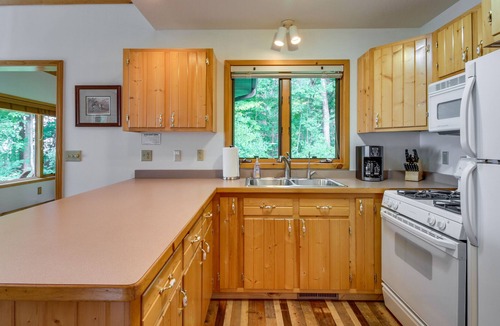 Isle Cabin | Lakefront Minnesota Abode - Fire Pit, Deck & Grill