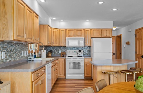 Winneconne House | Lakefront! Private Dock! Water toys! Sleeps 14!