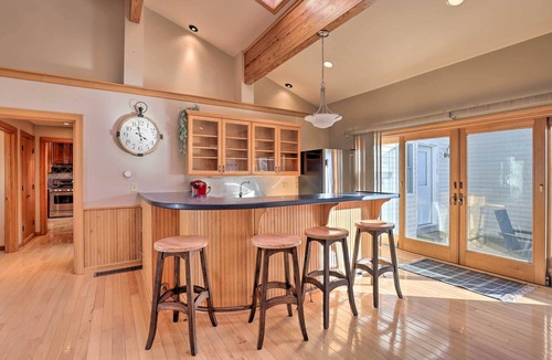 Town of Varick House | Lakefront Romulus Retreat w/Private Dock!