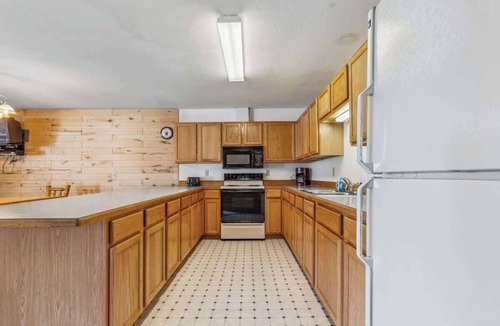 Park Rapids Condo | Lakeside Condo #21 4BR 4BA Timberlane Resort