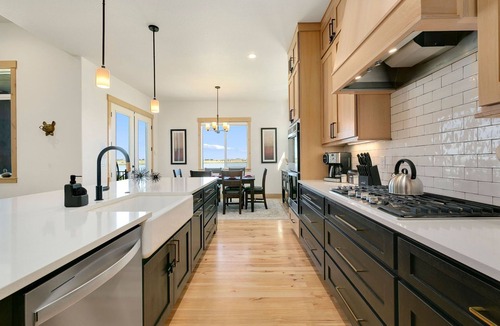 Centerra House | Lakeside Luxury - Hot Tub, Pool Table, and Views