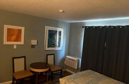 Longmont Hotel | Lamplighter Motel