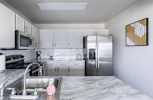 Yukon Apartment | Landing | Amazing 2BD, Clubhouse, Gym