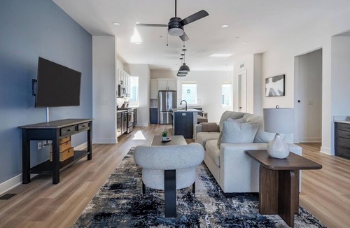 Lee's Summit Apartment | Landing | Amazing 3BD in Lee's Summit