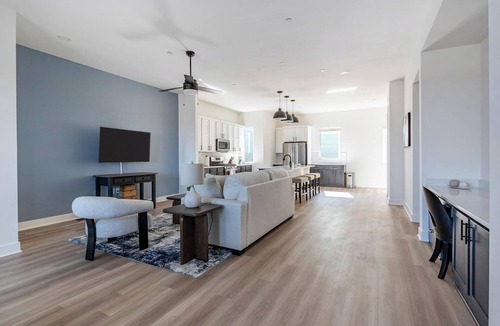 Lee's Summit Apartment | Landing | Amazing 3BD in Lee's Summit