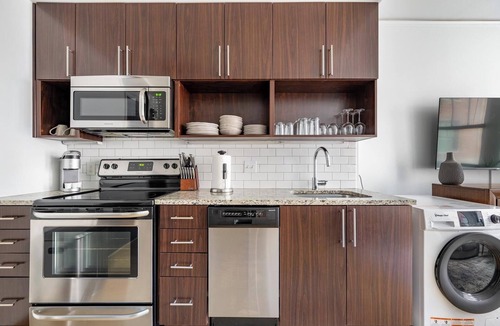 Financial District Apartment | Landing | Amazing Studio, Gym, Pool