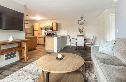 Eureka Apartment | Landing | Beautiful 2BD, Clubhouse, Pool