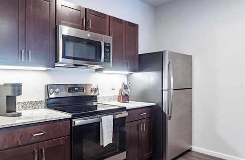 Greenwich Apartment | Landing | Beautiful 2BD, Game Room, Courtyard