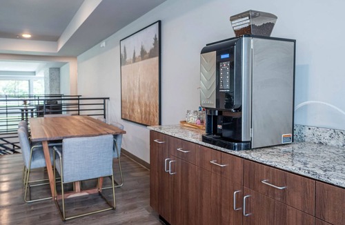 Greenwich Apartment | Landing | Beautiful 2BD, Game Room, Courtyard