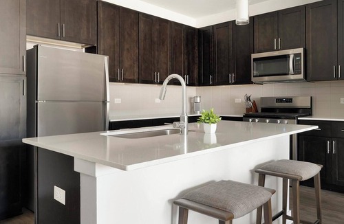 Schaumburg Apartment | Landing | Chic 2BD, Gym, Clubhouse