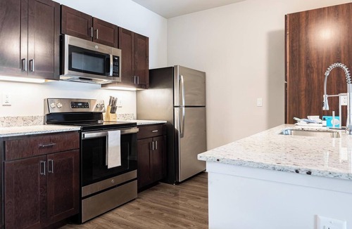 Greenwich Apartment | Landing | Chic 2BD, Pool, Courtyard