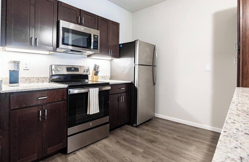 Greenwich Apartment | Landing | Chic 2BD, Pool, Game Room