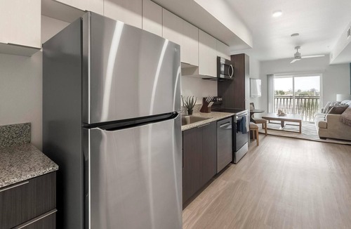 North Mountain Apartment | Landing | Modern 1BD, Pool, Gym