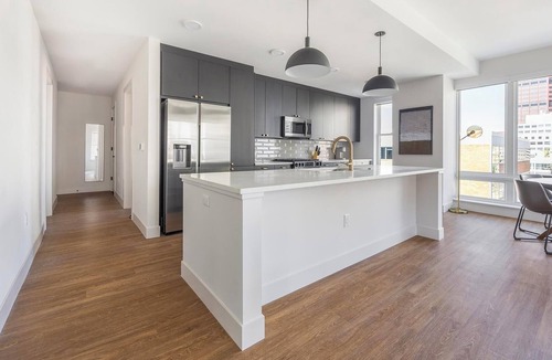Uptown Apartment | Landing | Modern 2BD, Rooftop Lounge, Gym