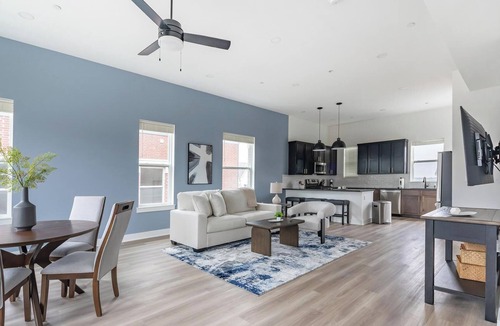 Lee's Summit Apartment | Landing | Modern 3BD in Lee's Summit