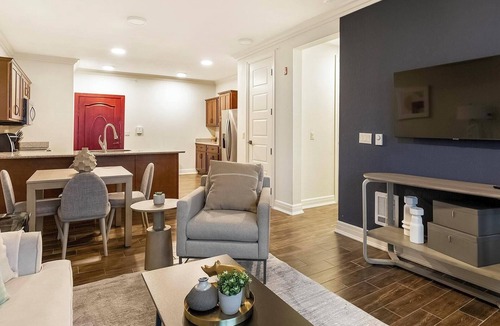 Overland Park Apartment | Landing | Spectacular 3BD, Pool, Clubhouse