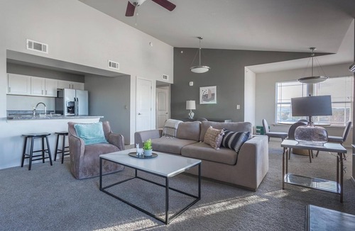 Broken Arrow Apartment | Landing | Spectacular 2BD, Courtyard, Gym