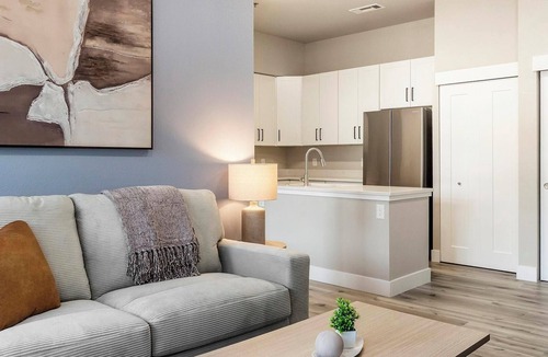 College View Apartment | Landing | Spectacular 2BD in Harvey Park South