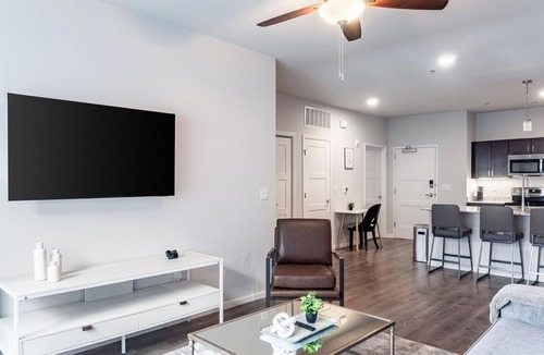 Greenwich Apartment | Landing | Spectacular 2BD, Gym, Courtyard
