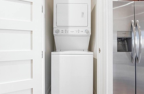 Johnstown Apartment | Landing | Stunning 1BD, Gym, Yoga Studio