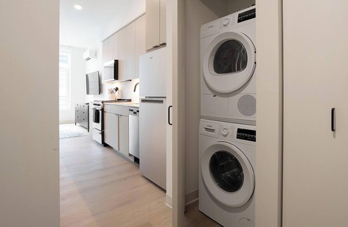 River North Apartment | Landing | Stunning Studio in Lincoln Park