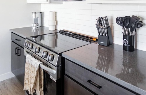 People's Freeway Apartment | Landing | Stylish 2BD, Courtyard, Gym