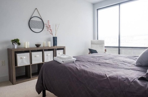Historic Third Ward Apartment | LARGE 3RD WARD TOWNHOME NEAR SUMMERFEST W/ PARKING