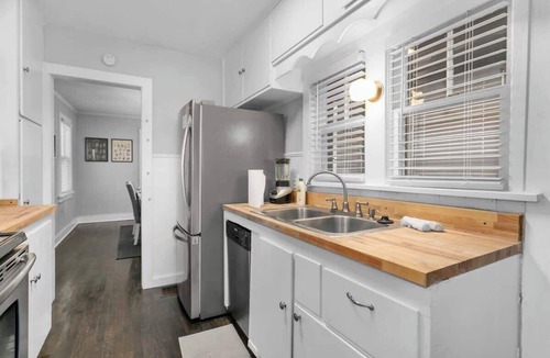 Mission House | Large Home 5BR|Sleeps 11|Family Fav
