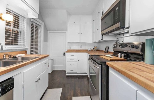 Mission House | Large Home 5BR|Sleeps 11|Family Fav