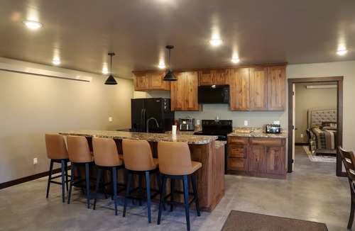 Bedford House | Large NEW Home - Fraction of Cost - Prime Location