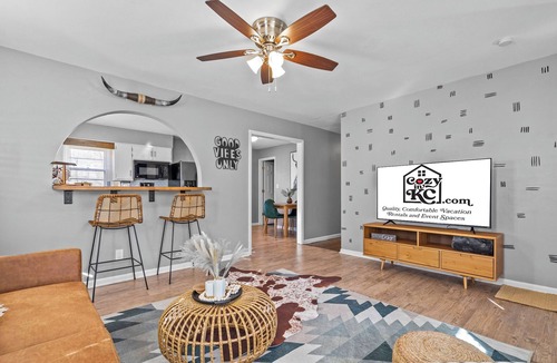 Merriam House | Large Pet Friendly Home Close to I-35 Hwy & KC