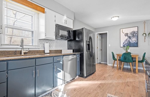 Merriam House | Large Pet Friendly Home Close to I-35 Hwy & KC