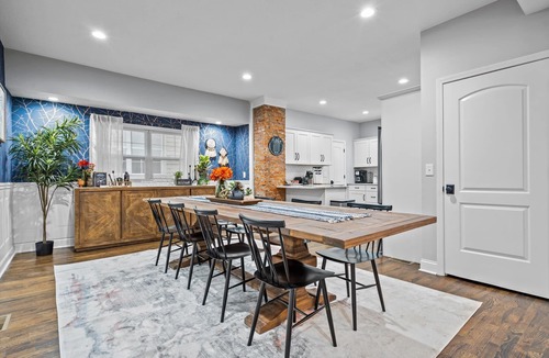 Southmoreland House | Large Remodeled Midtown Beauty - Locust St. Estate - walk to KC Streetcar!