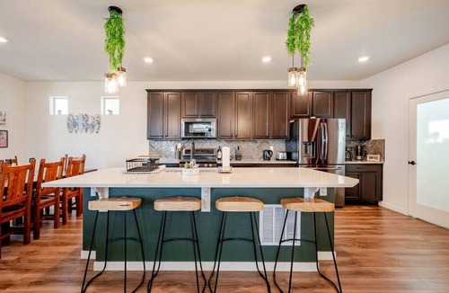Loveland House | Large Retreat Pools Air Hockey Top Location!
