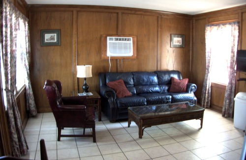 Royal Cabin | Largemouth Cabinn