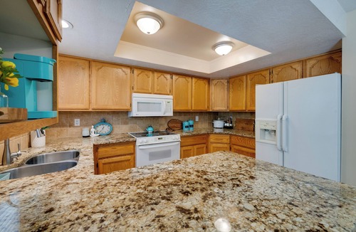 Layton Cabin | Layton Cabin/Spa with Private Sauna & Hot Tub!