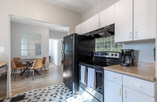 South Kansas City House | Lil Nugget – Cozy 2BR Pet-Friendly Home in Kansas City