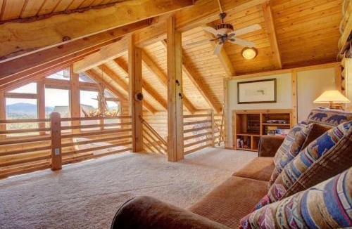 Three Peaks House | Lincoln Lodge - Hot Tub, Fireplace, Views