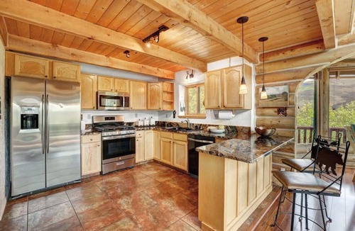 Three Peaks House | Lincoln Lodge - Hot Tub, Fireplace, Views