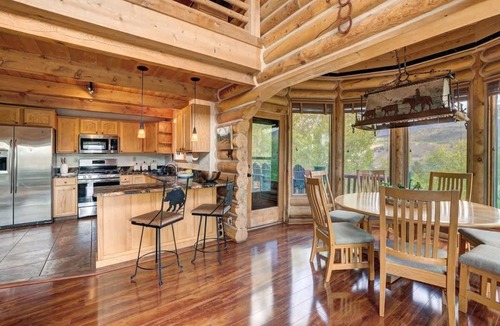Three Peaks House | Lincoln Lodge - Hot Tub, Fireplace, Views