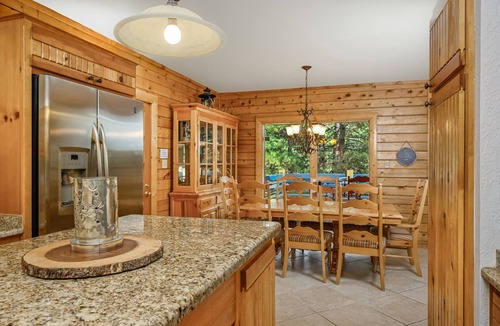 Angel Fire Cabin | Lincoln Log Cabin 4/2, sleeps 10, PERFECT PLACE!