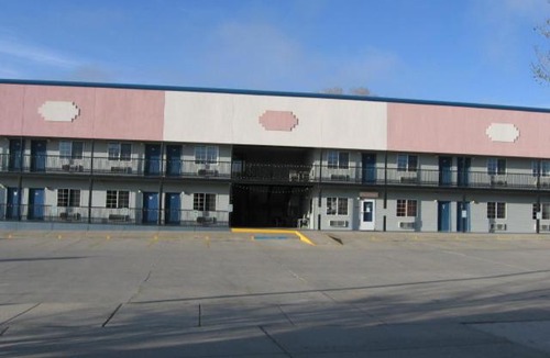 Green River Hotel | Little Bear Motel